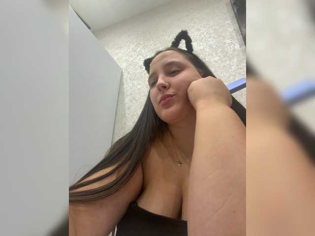 Alisaay live cam on BongaCams