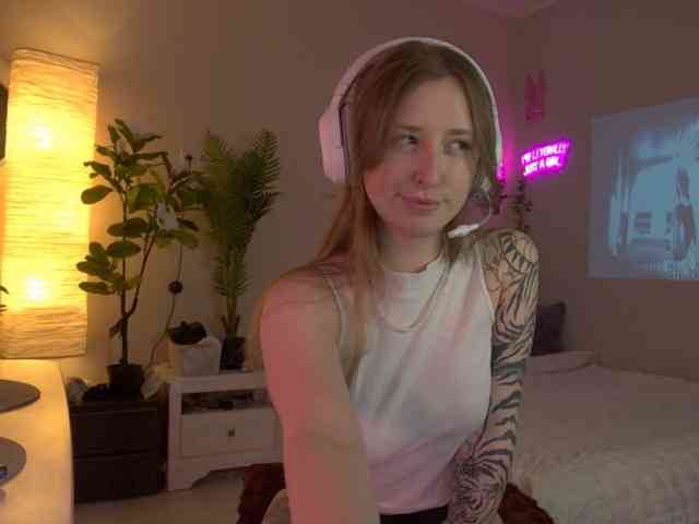 SheTora69 webcam