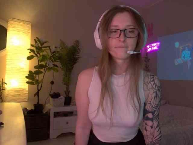 SheTora69 webcam