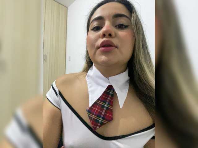 le modèle LiaBahamon est en webcam porno dans un show sur le site bongacams, il possède les tags suivants: Latino/Hispanic,Blonde,Hairy