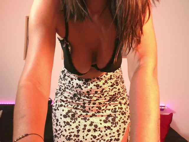 NaughtyAntonia webcam