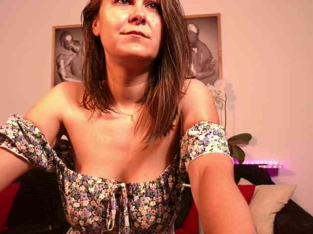NaughtyAntonia webcam