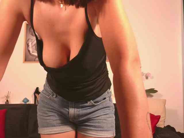 NaughtyAntonia webcam
