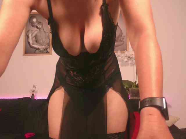 NaughtyAntonia webcam