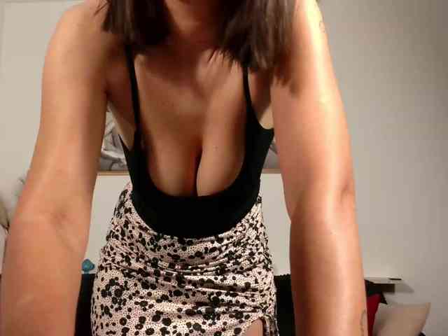 NaughtyAntonia webcam