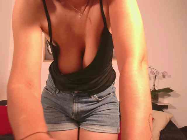 NaughtyAntonia webcam