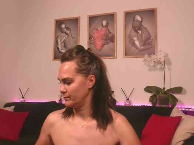 NaughtyAntonia webcam