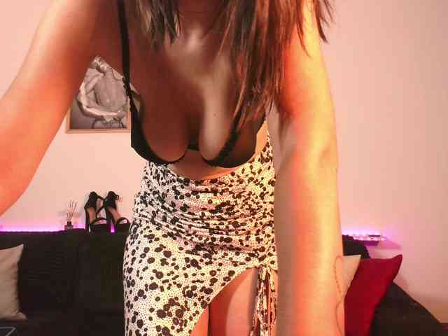 NaughtyAntonia webcam