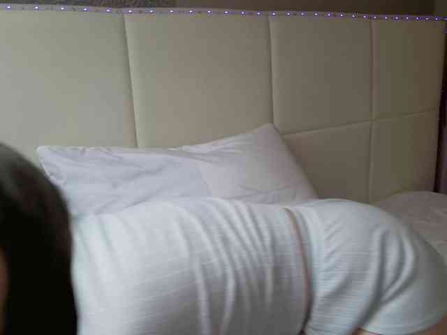 CarolineGlow webcam