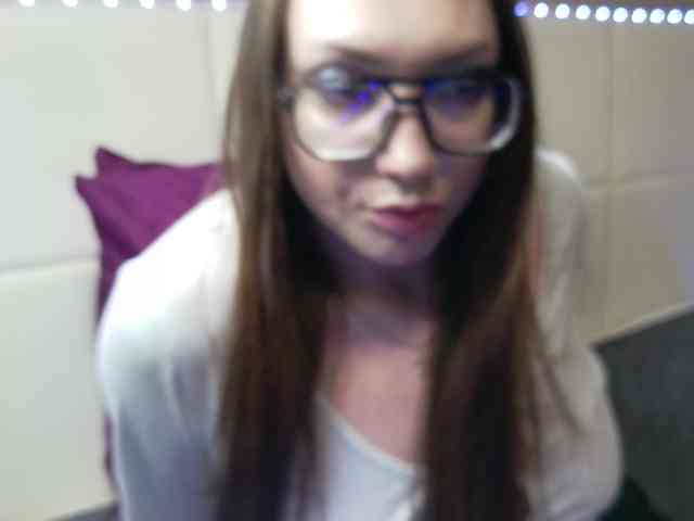 CarolineGlow webcam