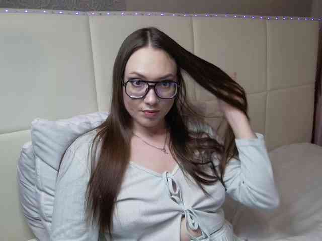CarolineGlow webcam