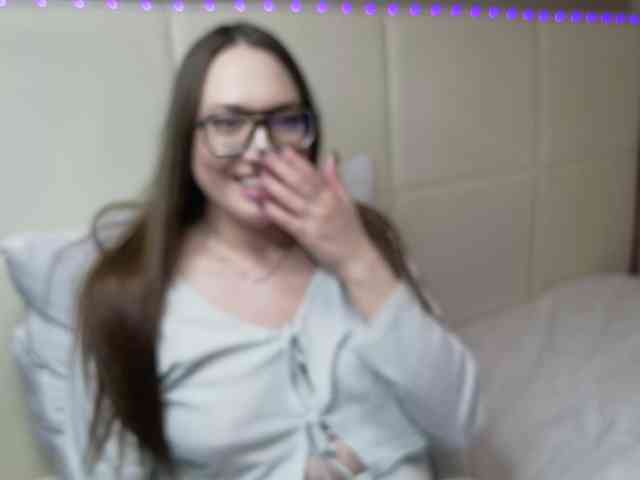 CarolineGlow webcam