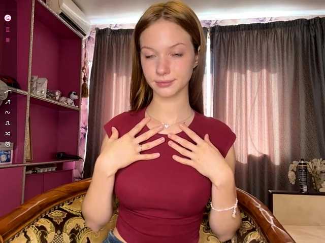 MagdaReino live cam on BongaCams