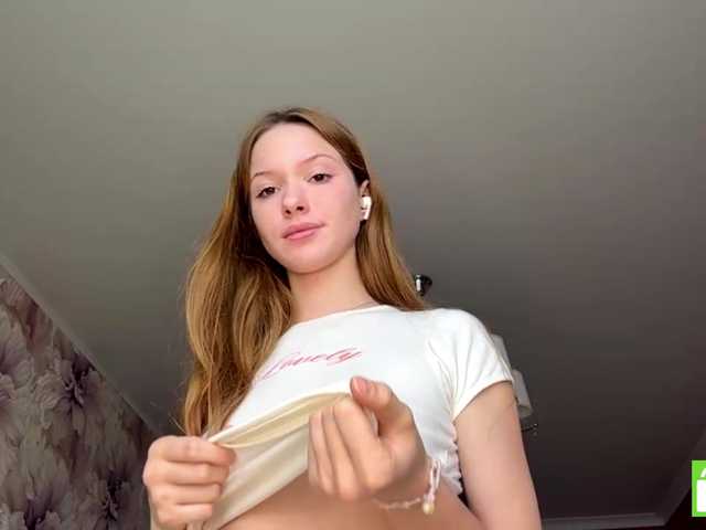 MagdaReino live cam on BongaCams