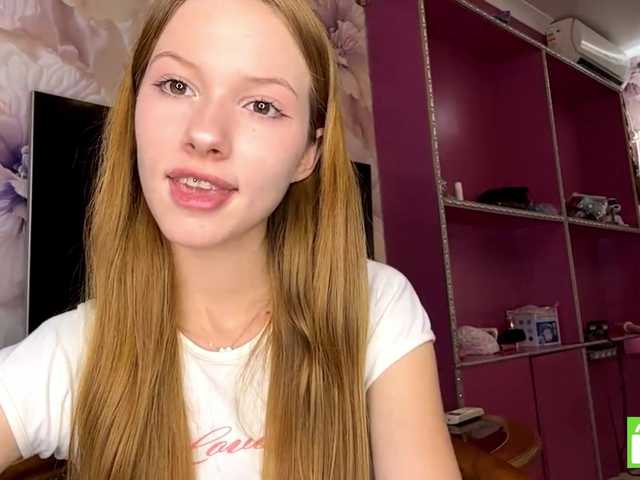 MagdaReino live cam on BongaCams
