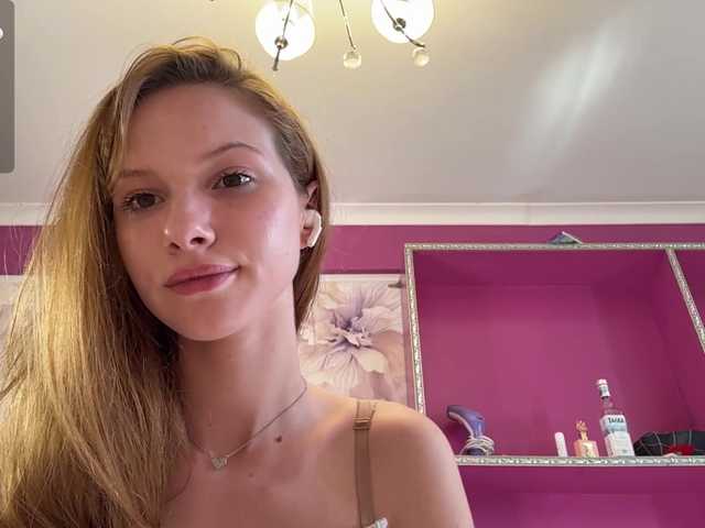MagdaReino live cam on BongaCams