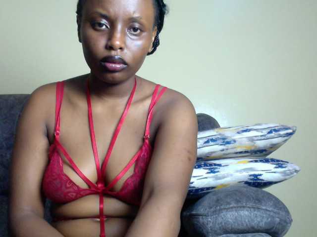 le modèle Lilpretty16 est en webcam porno dans un show sur le site bongacams, il possède les tags suivants: Ebony,Brunette,Shaved
