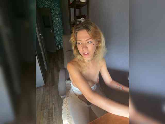 Lexy-Luna webcam