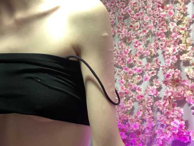 KiraSweet live cam on BongaCams