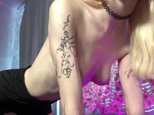 KiraSweet live cam on BongaCams