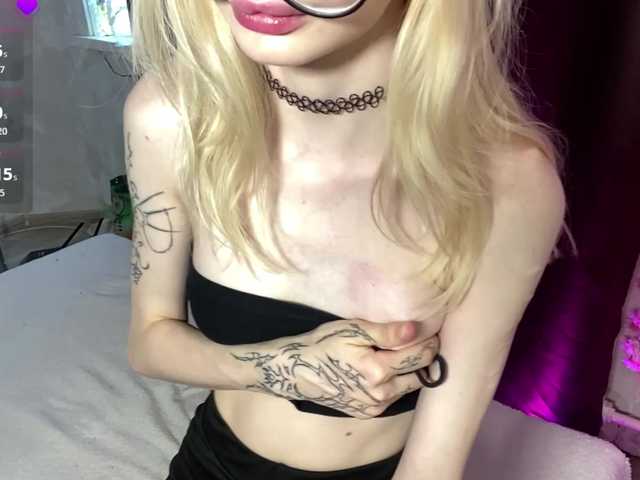KiraSweet live cam on BongaCams