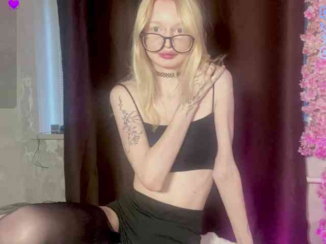 KiraSweet webcam