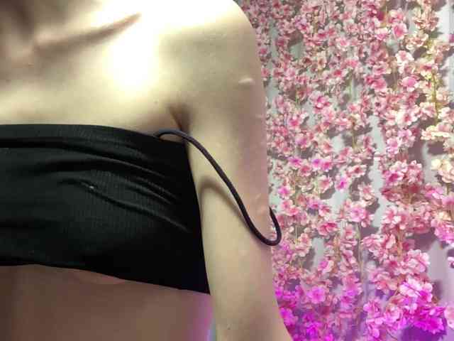 KiraSweet webcam