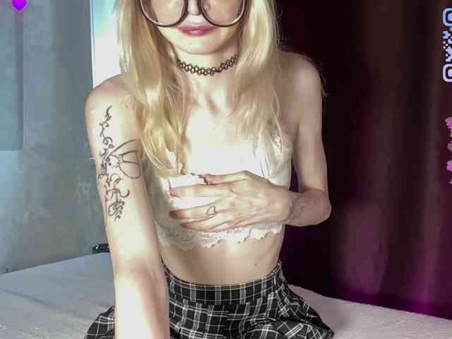 KiraSweet webcam