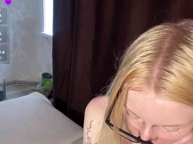 KiraSweet webcam