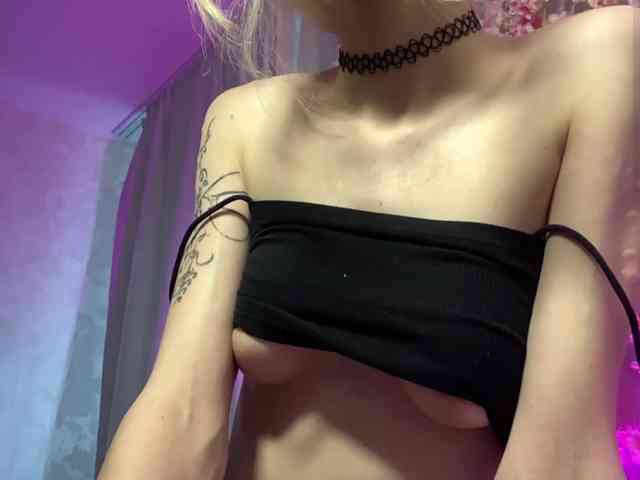 KiraSweet webcam