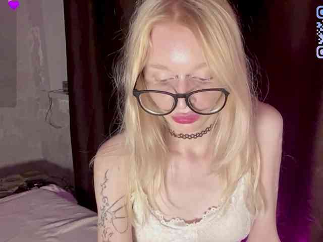 KiraSweet webcam