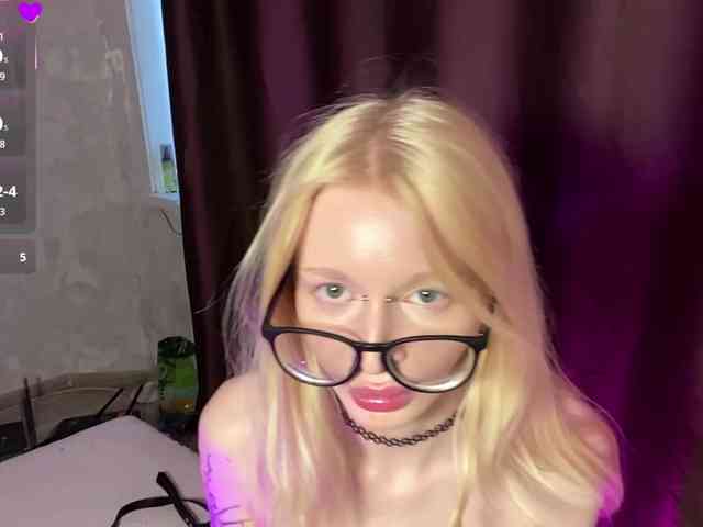 KiraSweet webcam