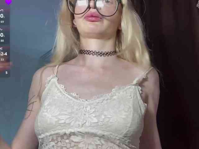 KiraSweet webcam