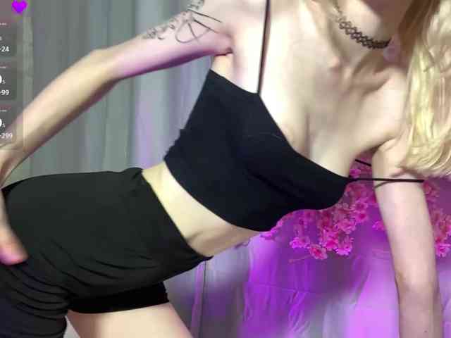 KiraSweet webcam
