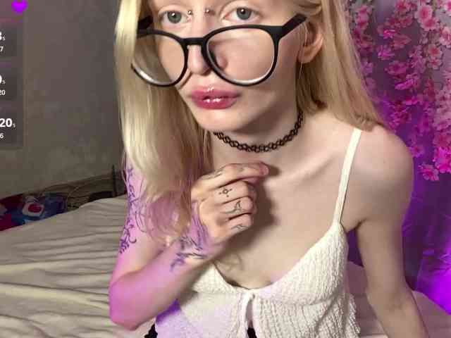 KiraSweet webcam