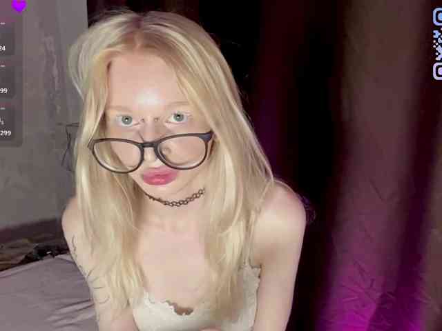 KiraSweet webcam