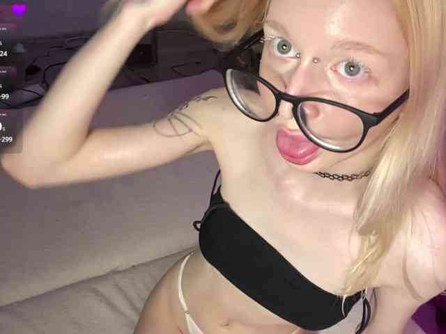 KiraSweet webcam