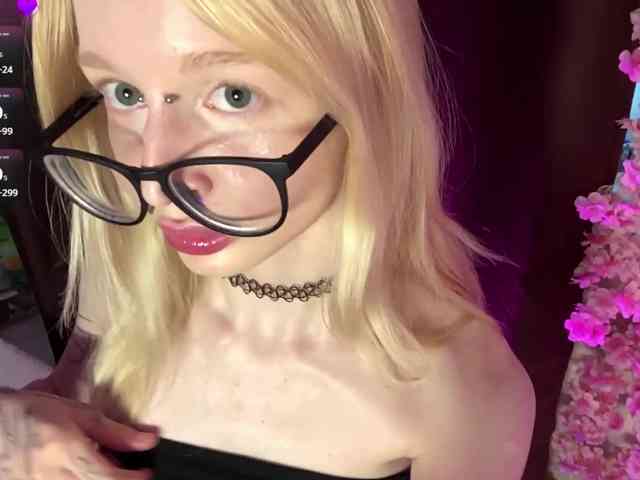 KiraSweet webcam