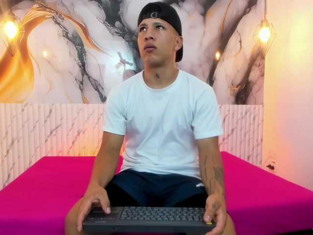 AlexMorris1 live webcam show