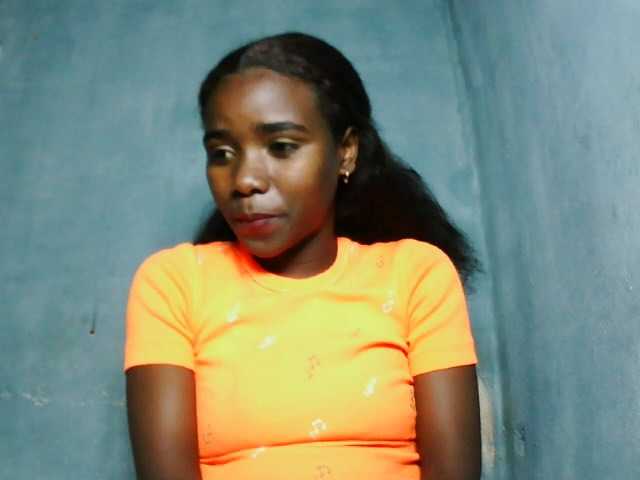 LandiQueen12 live cam on BongaCams