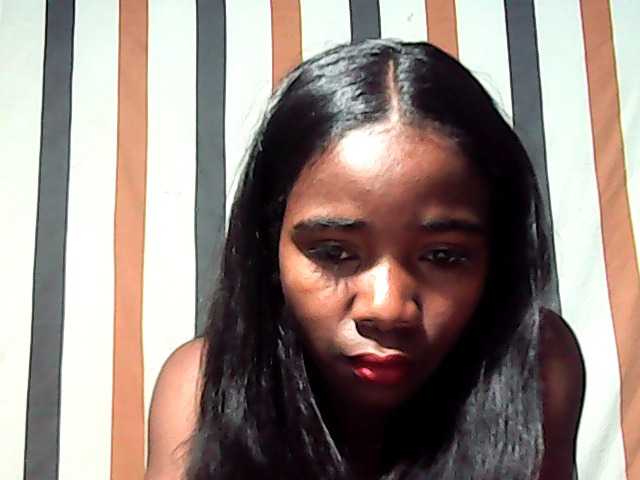 LandiQueen12 live cam on BongaCams