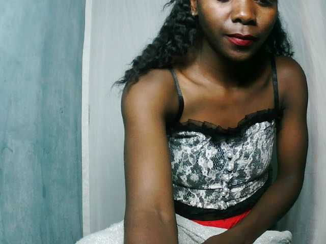 LandiQueen12 live cam on BongaCams
