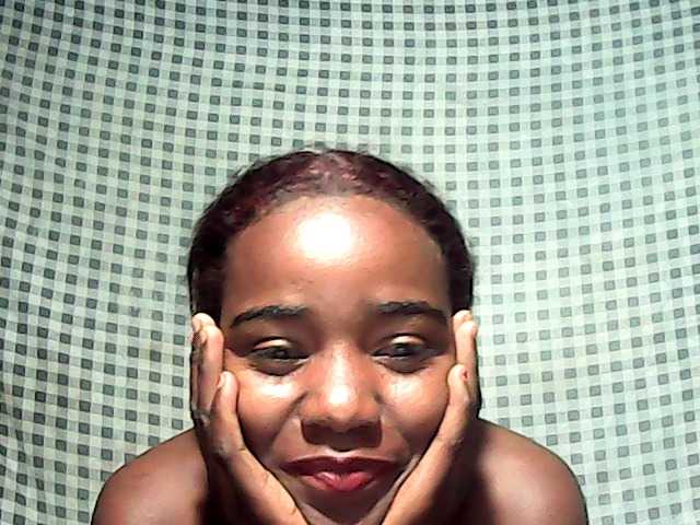 LandiQueen12 live cam on BongaCams