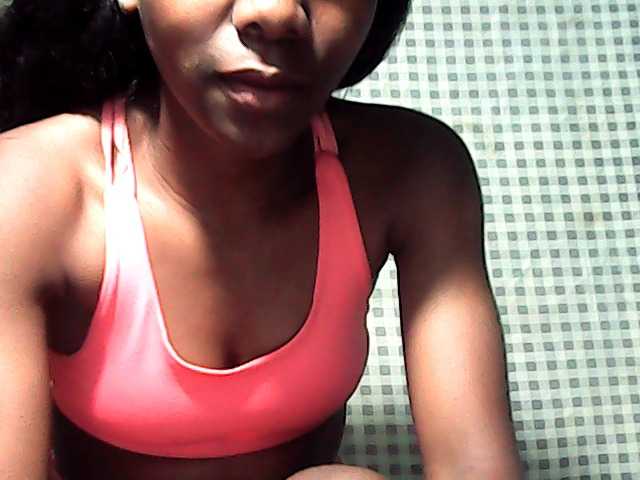LandiQueen12 live cam on BongaCams