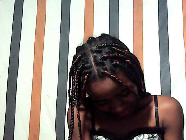 LandiQueen12 live cam on BongaCams
