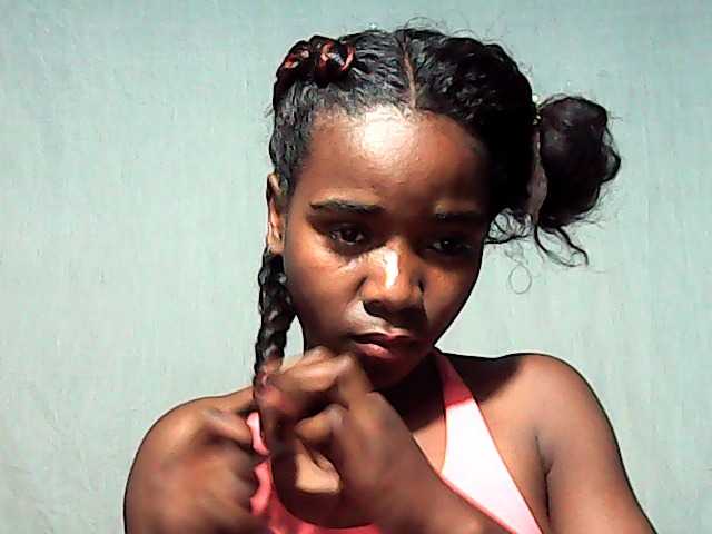LandiQueen12 live cam on BongaCams
