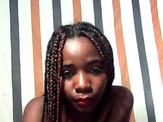 LandiQueen12 live cam on BongaCams