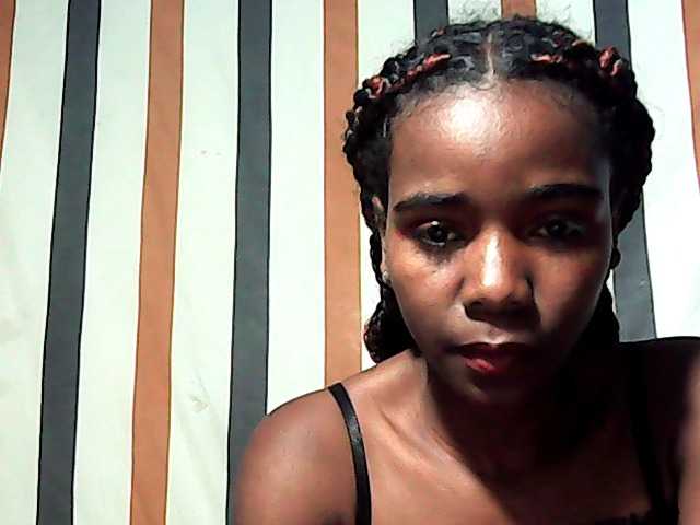 LandiQueen12 live cam preview