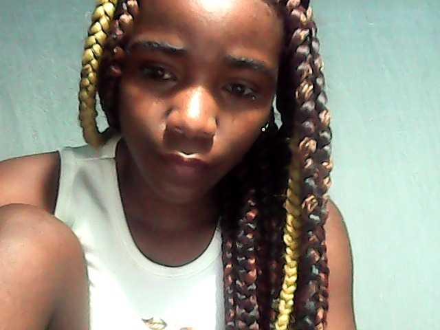 LandiQueen12 live cam on BongaCams