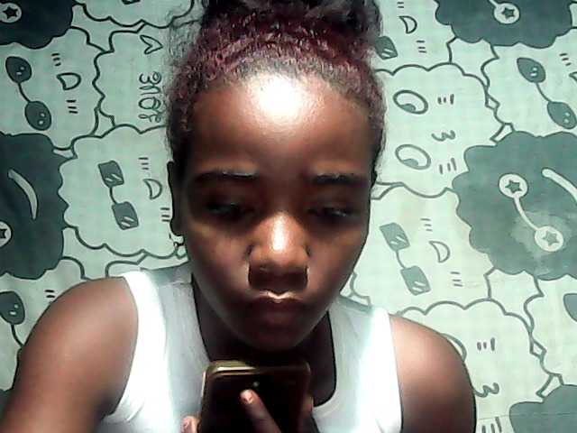 LandiQueen12 live cam on BongaCams